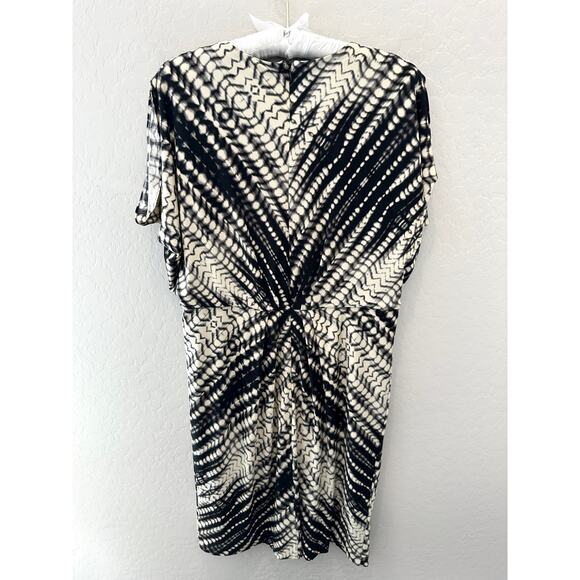 CHICO’S | Abstract Black Cream Ruched Sheath Dress Short Sleeve | Size 1 Medium - Picture 5 of 7